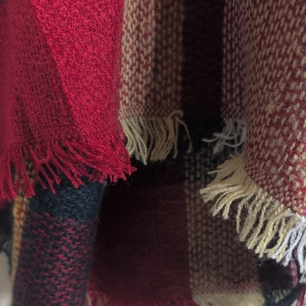 Chic Multicolor Plaid Scarf with Fringe NWOT